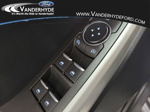 Used 2022 Ford Explorer XLT image 18