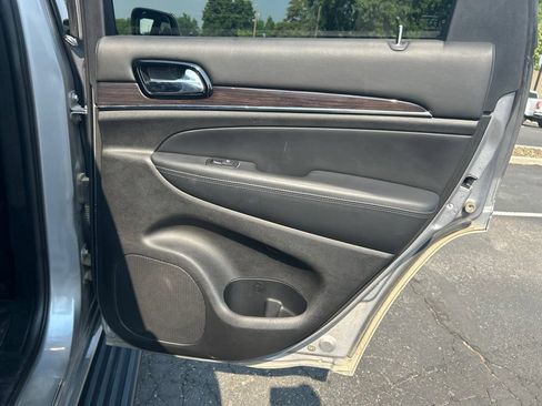 Used 2020 Jeep Grand Cherokee Overland AWD/4WD image 23