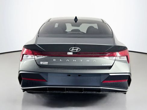 Used 2025 Hyundai Elantra Limited FWD image 5