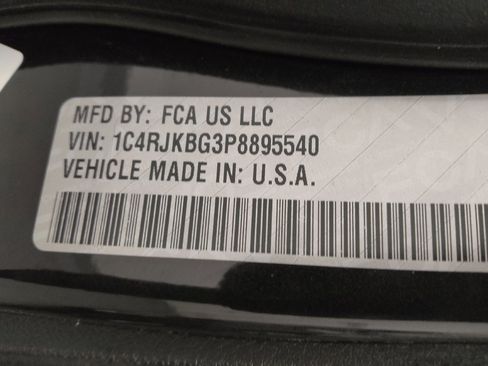 Used 2023 Jeep Grand Cherokee L Limited AWD/4WD image 33