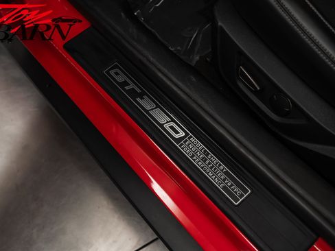 Used 2016 Ford Mustang Shelby GT350 w/ Technology Package image 21