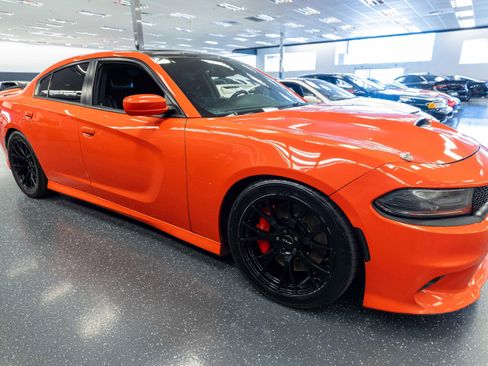 Used 2016 Dodge Charger SRT w/ Harman/Kardon Audio Group RWD image 4