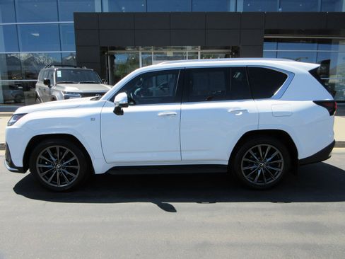 Used 2024 Lexus LX 600 F Sport AWD/4WD image 4