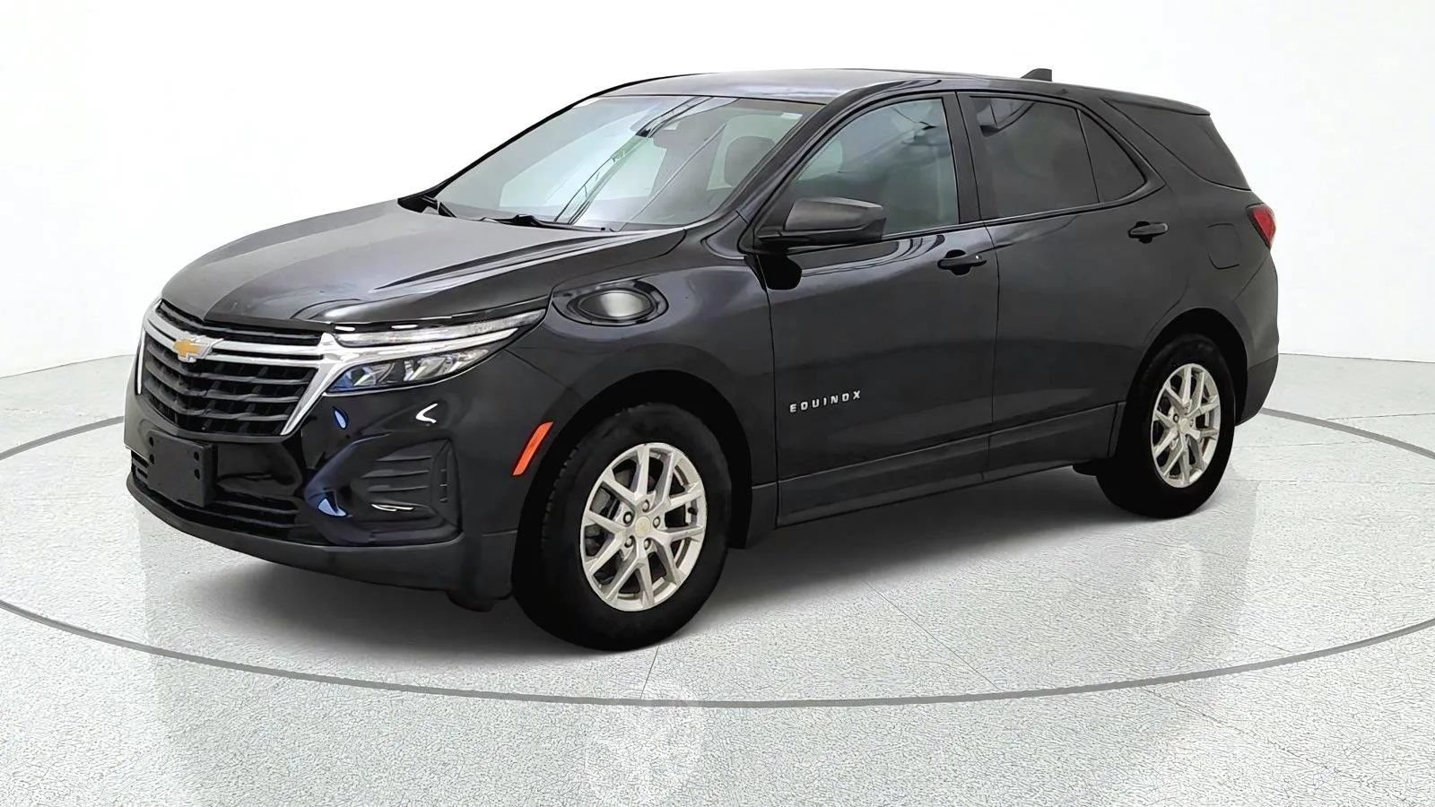 Used 2023 Chevrolet Equinox LS w/ LS Convenience Package FWD image 4