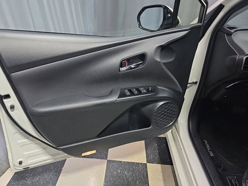 Used 2018 Toyota Prius Four w/ Advanced Technology Package FWD image 14