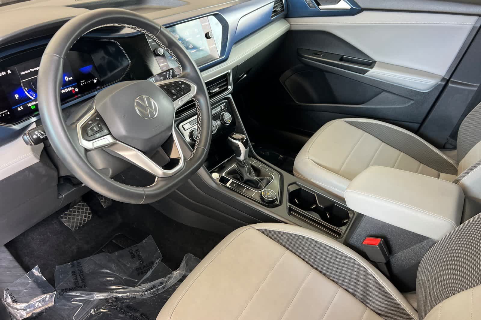 Used 2024 Volkswagen Taos SE w/ Panoramic Sunroof Package AWD/4WD image 11