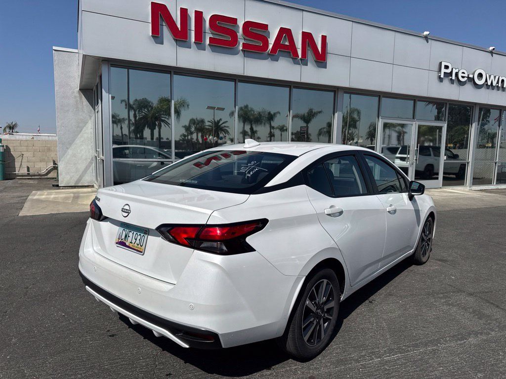 Used 2025 Nissan Versa SV FWD image 4
