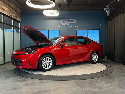 Used 2025 Toyota Camry LE w/ Convenience Package image 26