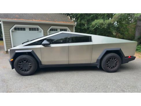 Used 2024 Tesla Cybertruck AWD Crew Cab image 2