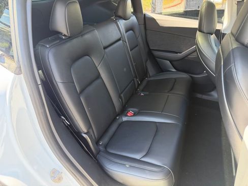 Used 2021 Tesla Model Y Long Range image 39