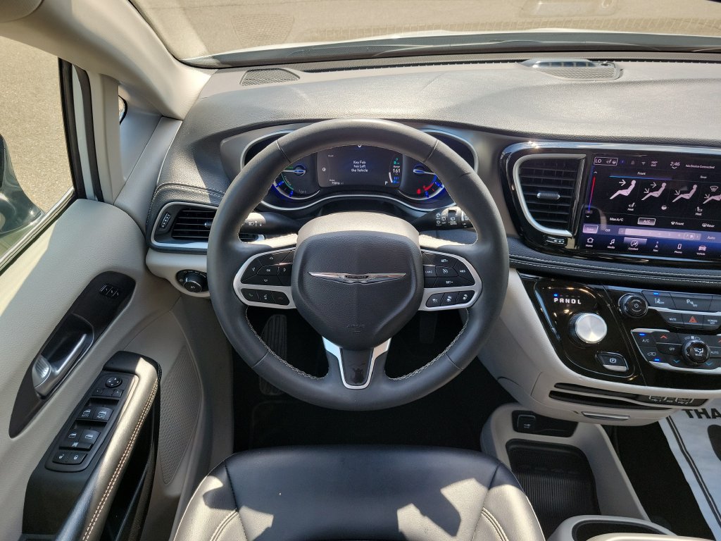 Used 2024 Chrysler Pacifica Limited FWD image 11