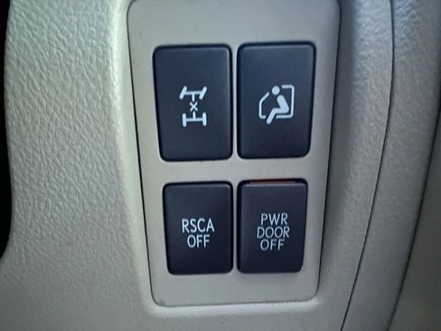 Used 2013 Lexus LX 570 4WD image 26