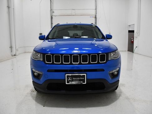 Used 2018 Jeep Compass Latitude w/ Popular Equipment Group AWD/4WD image 2