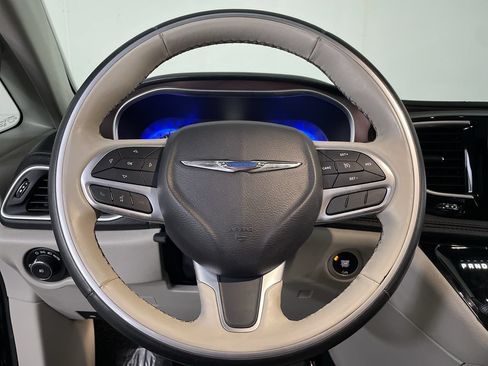 Used 2019 Chrysler Pacifica Limited FWD image 13