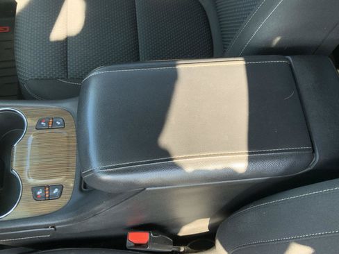 Used 2021 GMC Acadia SLE w/ Driver Convenience Package FWD image 44