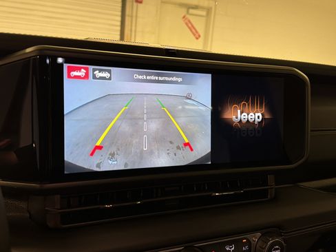 Used 2025 Jeep Wrangler Unlimited Sahara AWD/4WD image 22