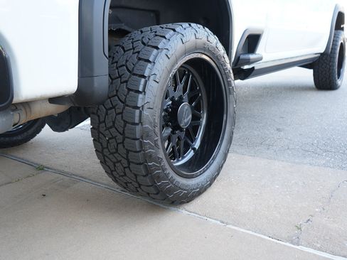 Used 2024 GMC Sierra 2500 AT4X AWD/4WD image 11