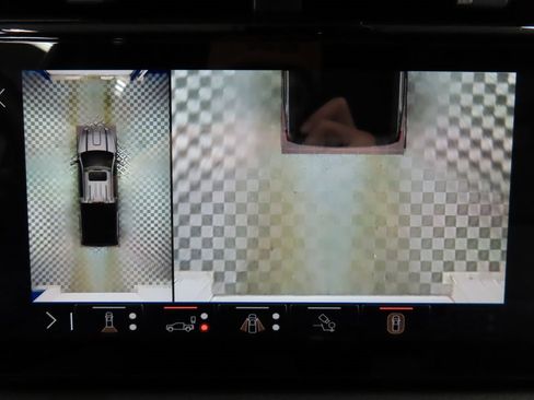 Used 2024 GMC Sierra 3500 Denali w/ Denali Reserve Package image 19