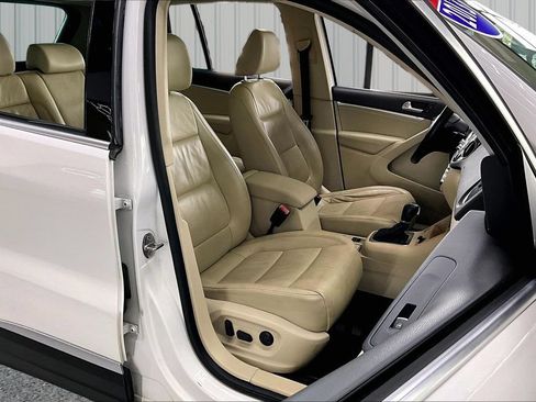 Used 2013 Volkswagen Tiguan SEL AWD/4WD image 28