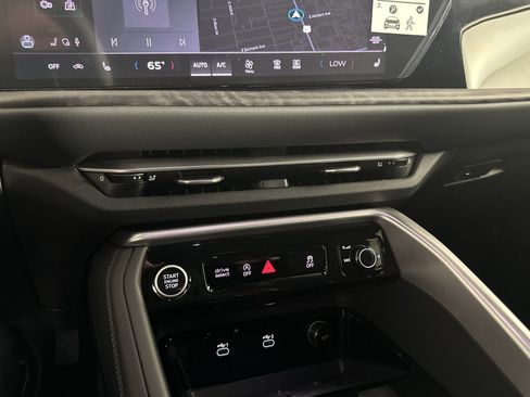 Used 2025 Audi Q5 Premium Plus w/ Premium Plus image 17