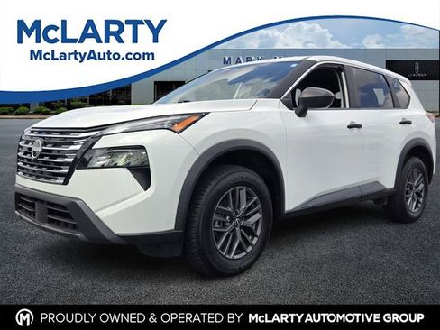 Used 2024 Nissan Rogue S image 1