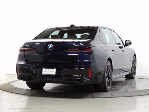 Used 2023 BMW 760i xDrive image 11