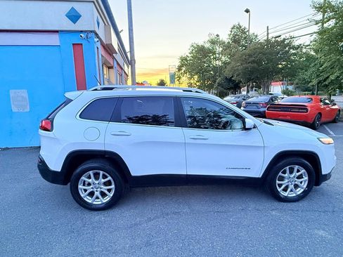 Used 2016 Jeep Cherokee Latitude w/ Cold Weather Group FWD image 8
