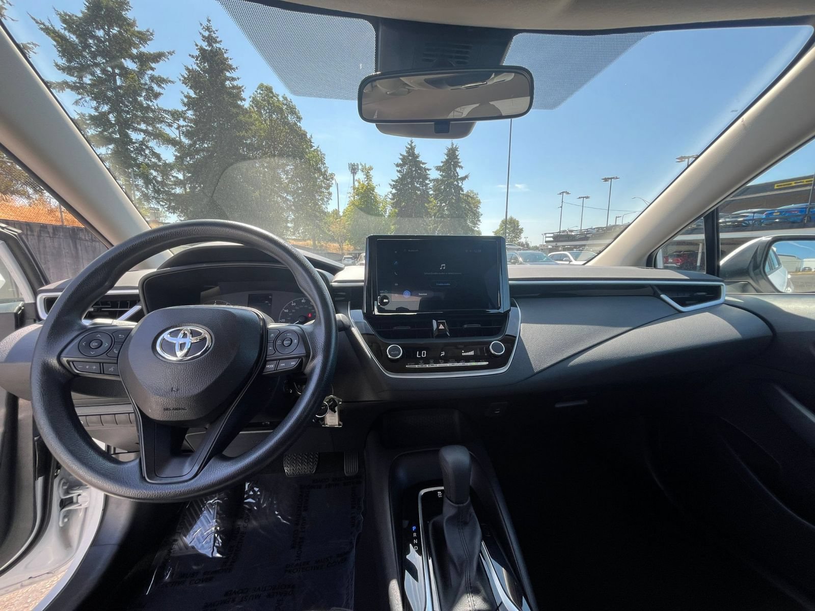 Used 2025 Toyota Corolla LE FWD image 32