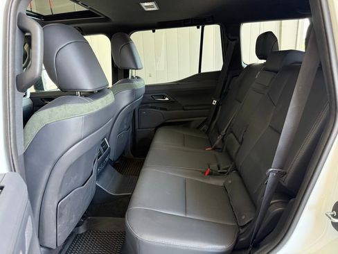 Used 2025 Lexus GX 550 w/ Accessory Package (32) AWD/4WD image 23