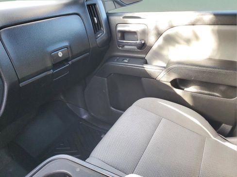 Used 2018 Chevrolet Silverado 1500 Custom w/ Custom Value Package image 6