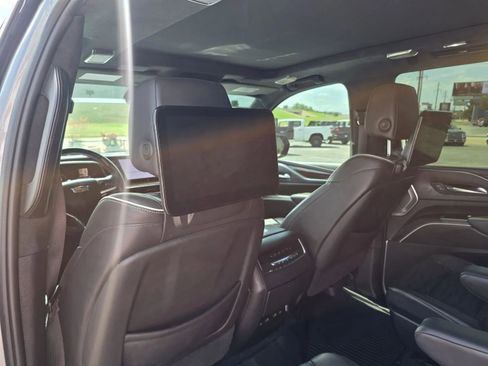 Used 2023 Cadillac Escalade ESV Sport Platinum AWD/4WD image 14