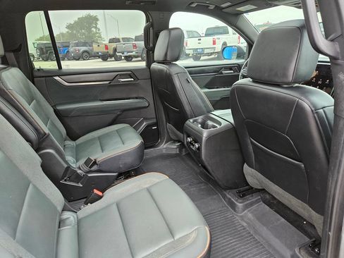 Used 2024 GMC Acadia AT4 w/ Luxury Package AWD/4WD image 30