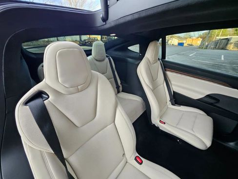 Used 2022 Tesla Model X image 61