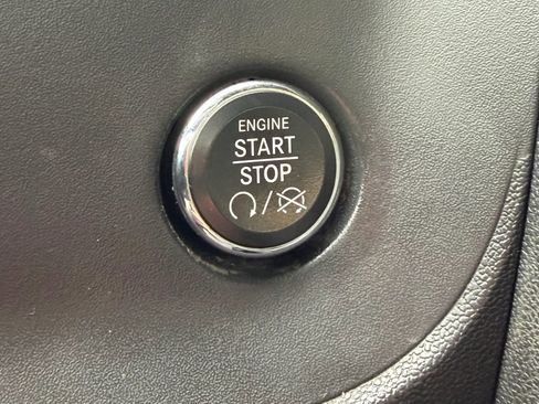 Used 2013 Dodge Challenger R/T image 20