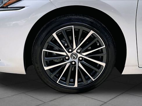 Used 2024 Lexus ES 350 w/ Premium Package image 11