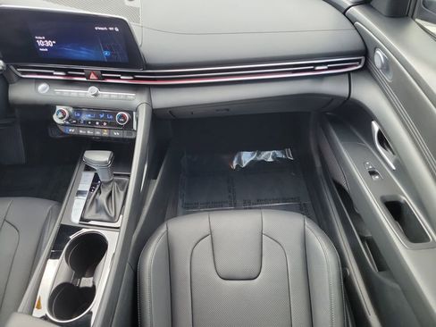 Used 2023 Hyundai Elantra Limited image 12