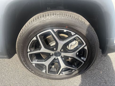 Used 2025 Jeep Compass Limited image 11