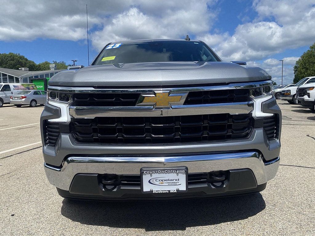 Used 2023 Chevrolet Silverado 1500 LT AWD/4WD image 3