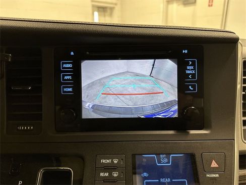 Used 2015 Toyota Sienna XLE image 34