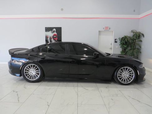 Used 2021 Dodge Charger R/T image 2
