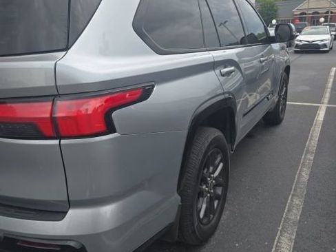 Used 2023 Toyota Sequoia Platinum AWD/4WD image 4