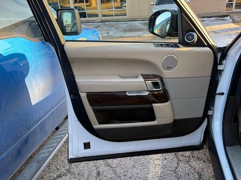 Used 2016 Land Rover Range Rover HSE image 9