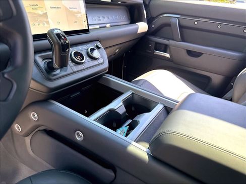 Used 2025 Land Rover Defender 130 V8 AWD/4WD image 20