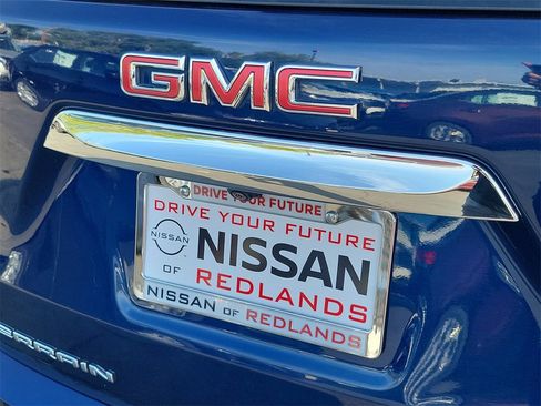 Used 2023 GMC Terrain SLT image 27