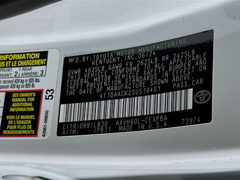 Used 2025 Toyota Camry XSE FWD image 12