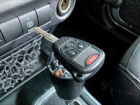 Used 2018 Jeep Wrangler Unlimited Sahara w/ Connectivity Group AWD/4WD image 36