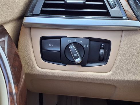 Used 2013 BMW 320i Sedan RWD image 9