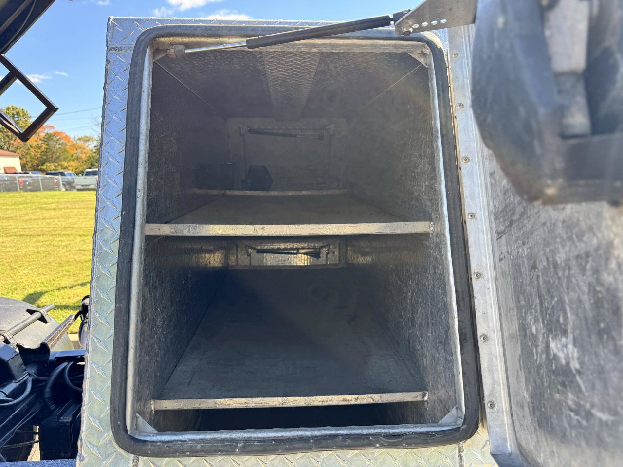 Used 2018 Ford F550 4x4 Regular Cab Super Duty image 16