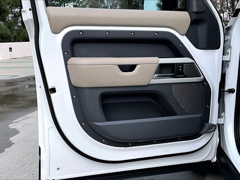 Used 2020 Land Rover Defender 110 HSE image 27