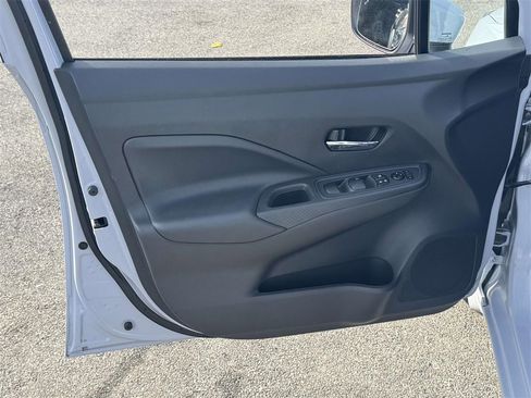 Used 2024 Nissan Versa SV w/ Trunk Package image 15